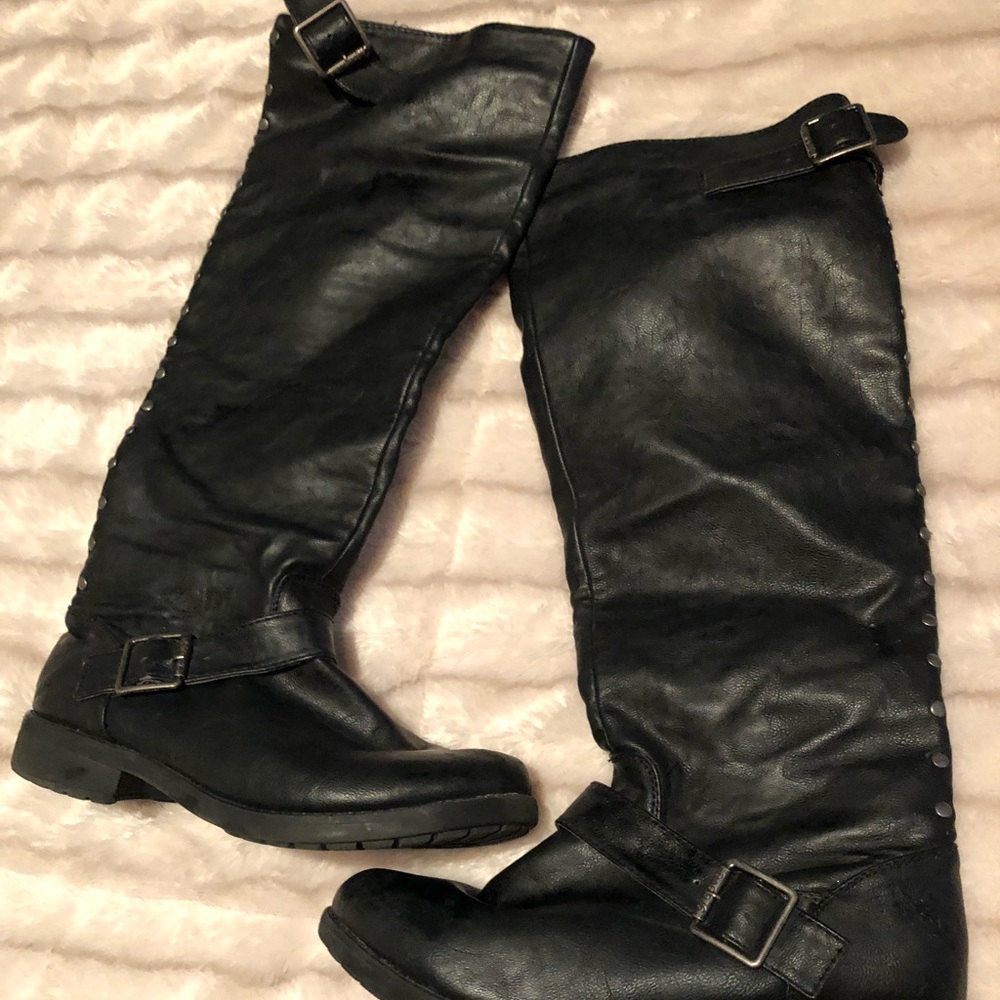 Black below the knee high boots